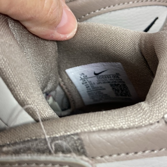 Nike - Picture 6 of 13